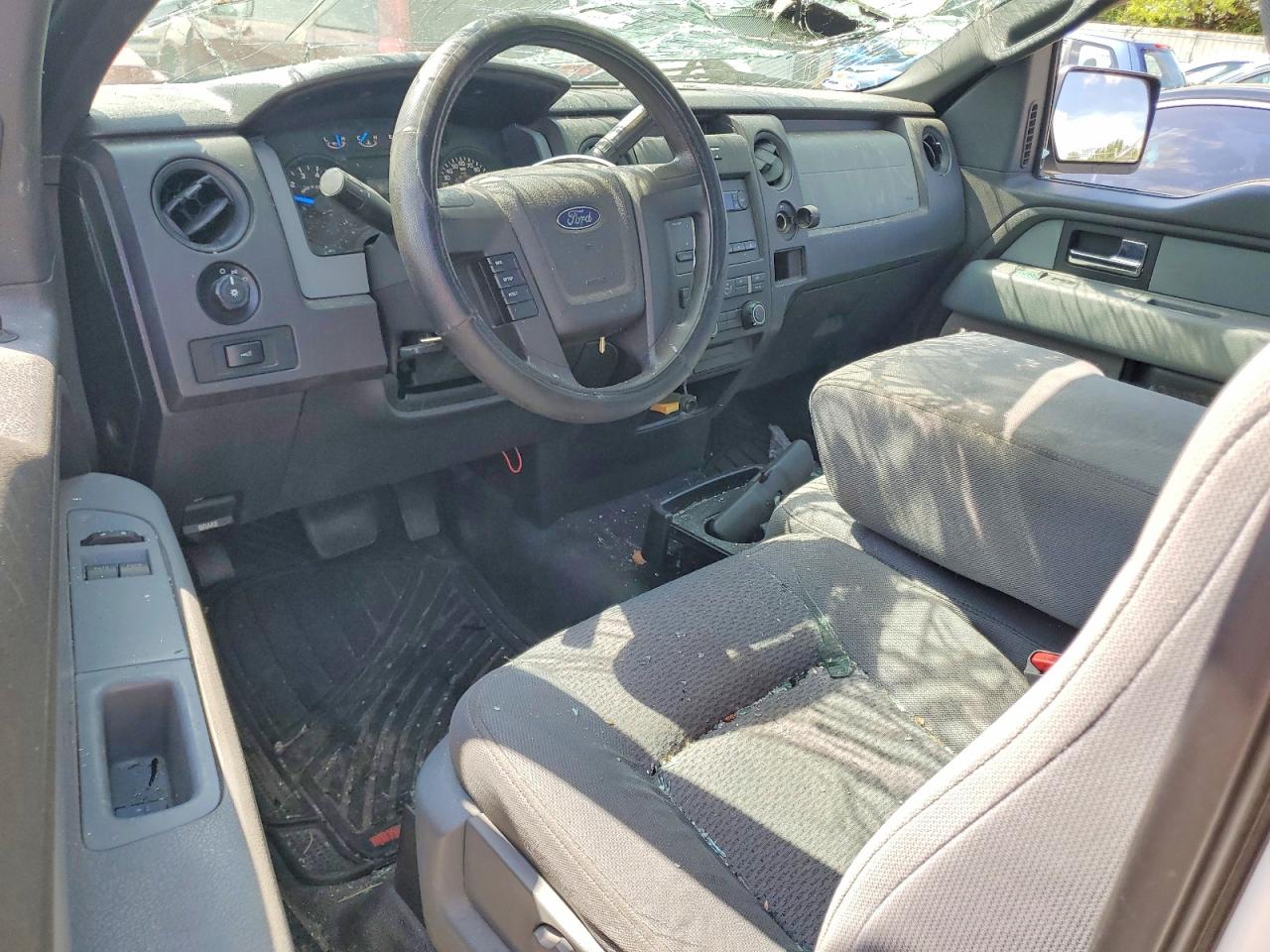 2013 Ford F150 White vin: 1FTMF1CM0DKD83324