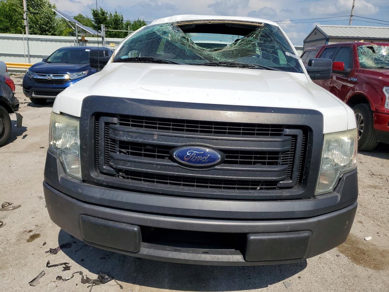 2013 Ford F150 White vin: 1FTMF1CM0DKD83324