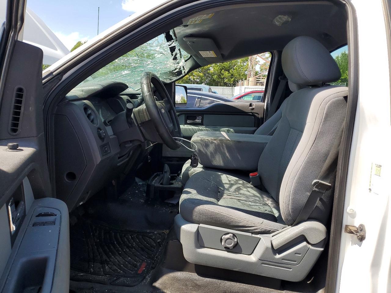 2013 Ford F150 White vin: 1FTMF1CM0DKD83324