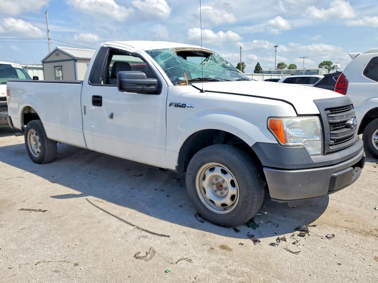 2013 Ford F150 White vin: 1FTMF1CM0DKD83324