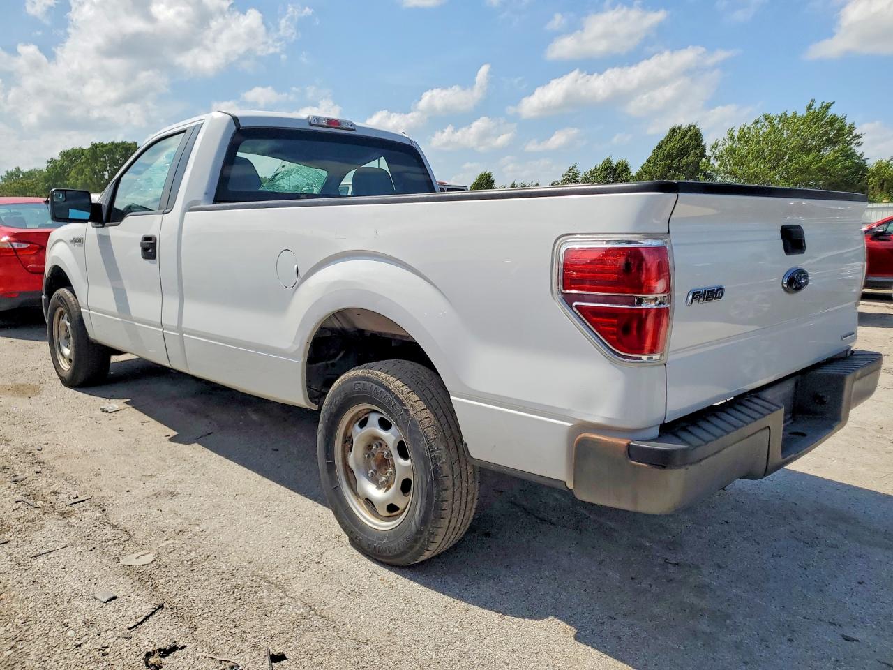 2013 Ford F150 White vin: 1FTMF1CM0DKD83324
