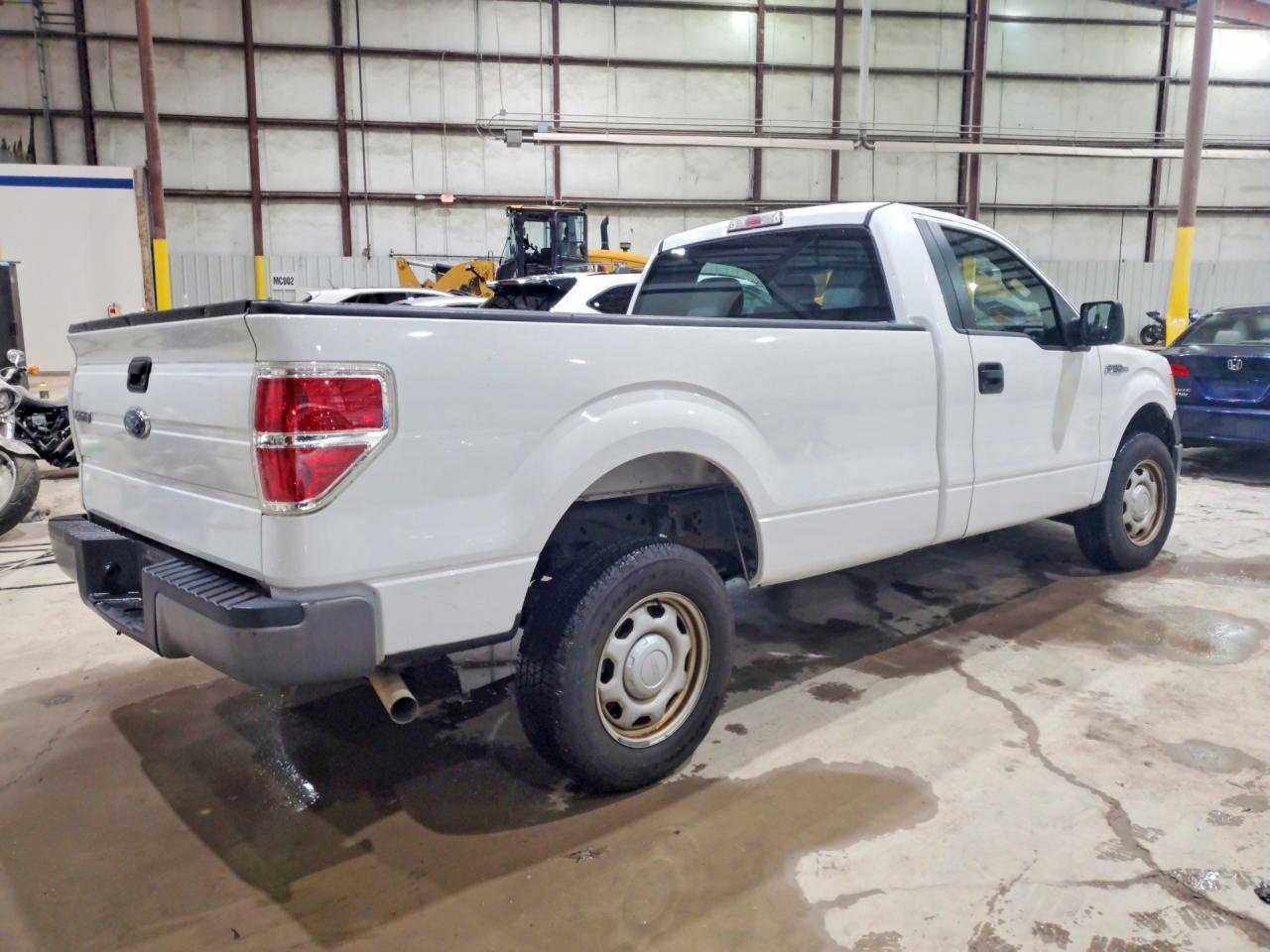 2013 Ford F150 White vin: 1FTMF1CM0DKE57924