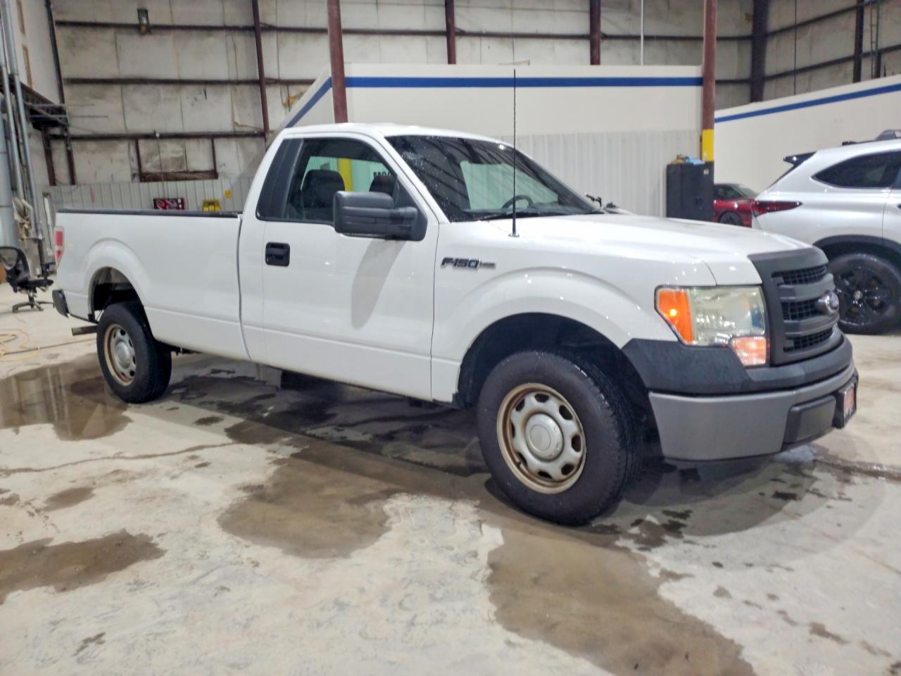 2013 Ford F150 White vin: 1FTMF1CM0DKE57924