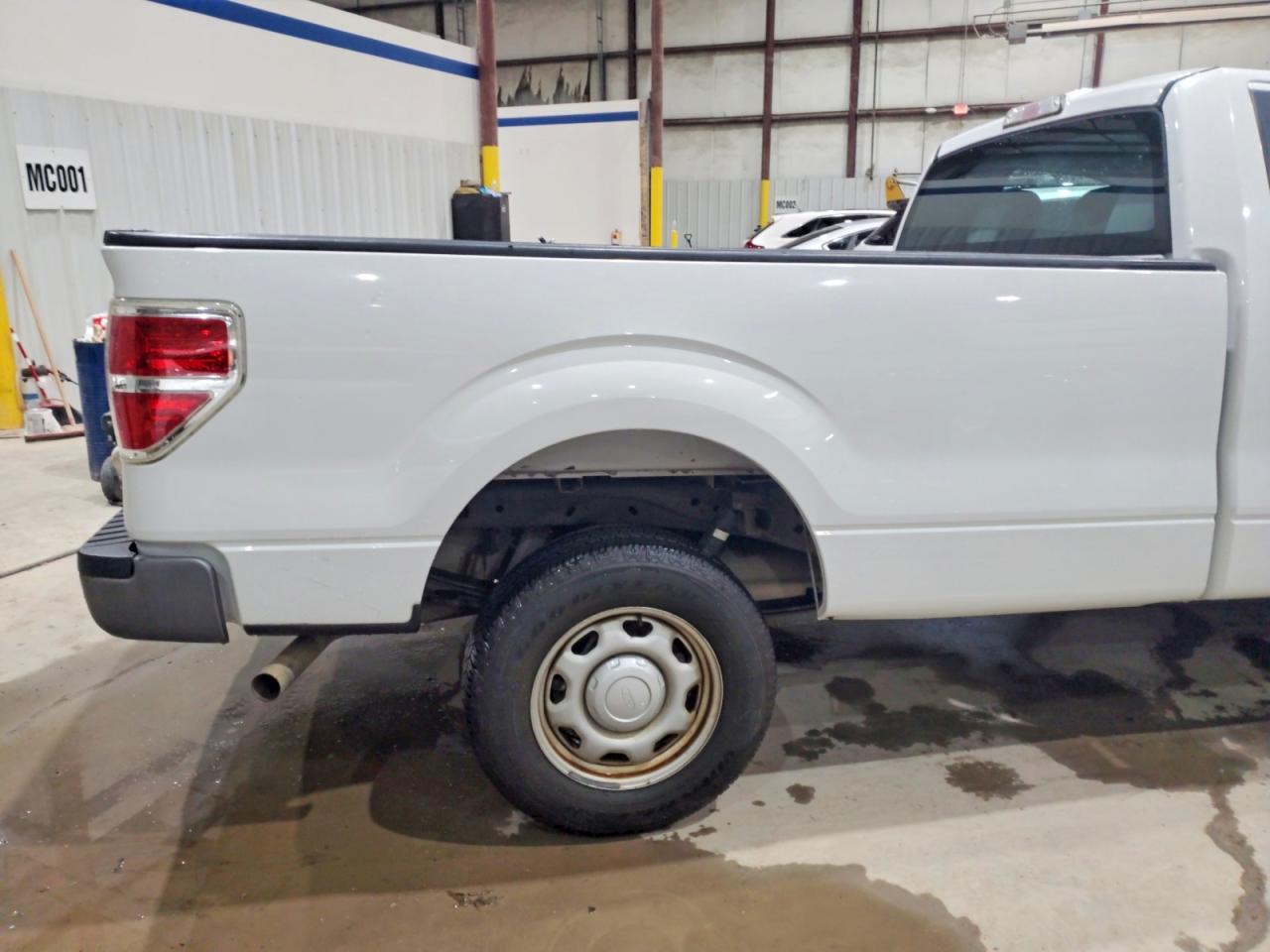 2013 Ford F150 White vin: 1FTMF1CM0DKE57924