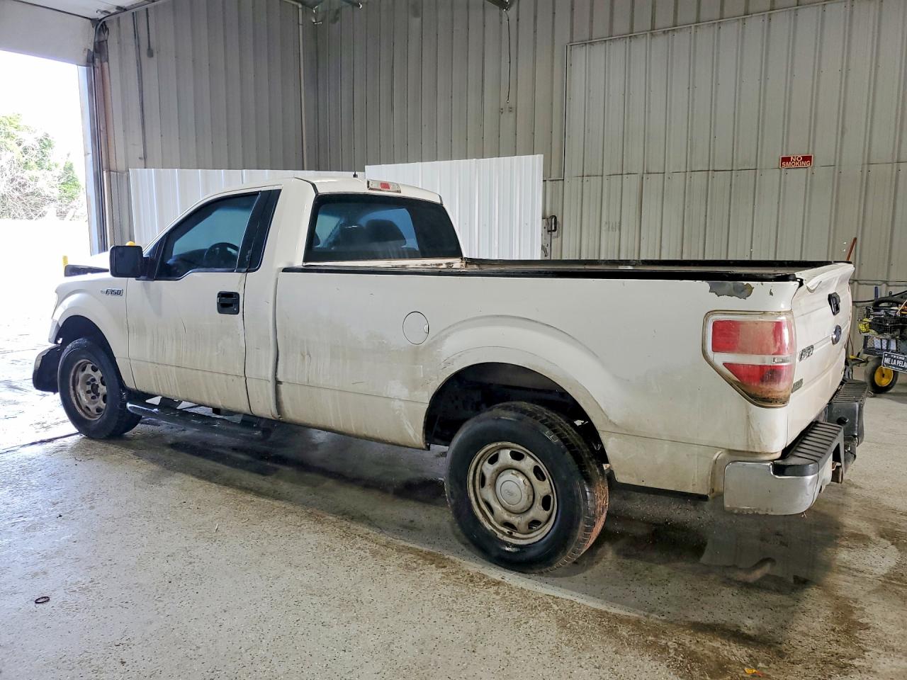 2013 Ford F150 White vin: 1FTMF1CM0DKF13733