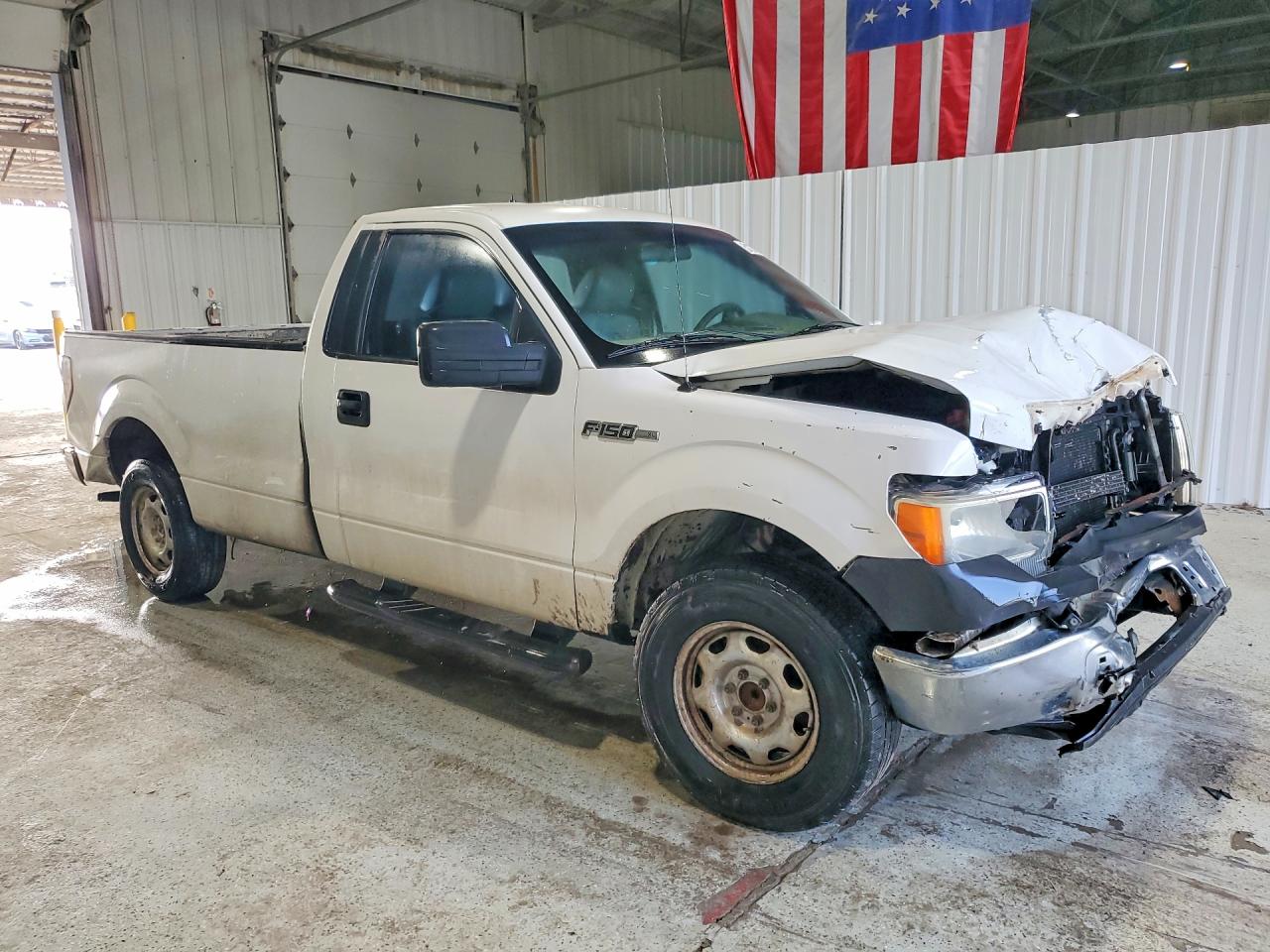 2013 Ford F150 White vin: 1FTMF1CM0DKF13733
