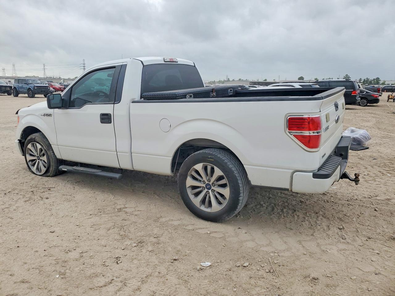 2011 Ford F150 White vin: 1FTMF1CM1BFC77597