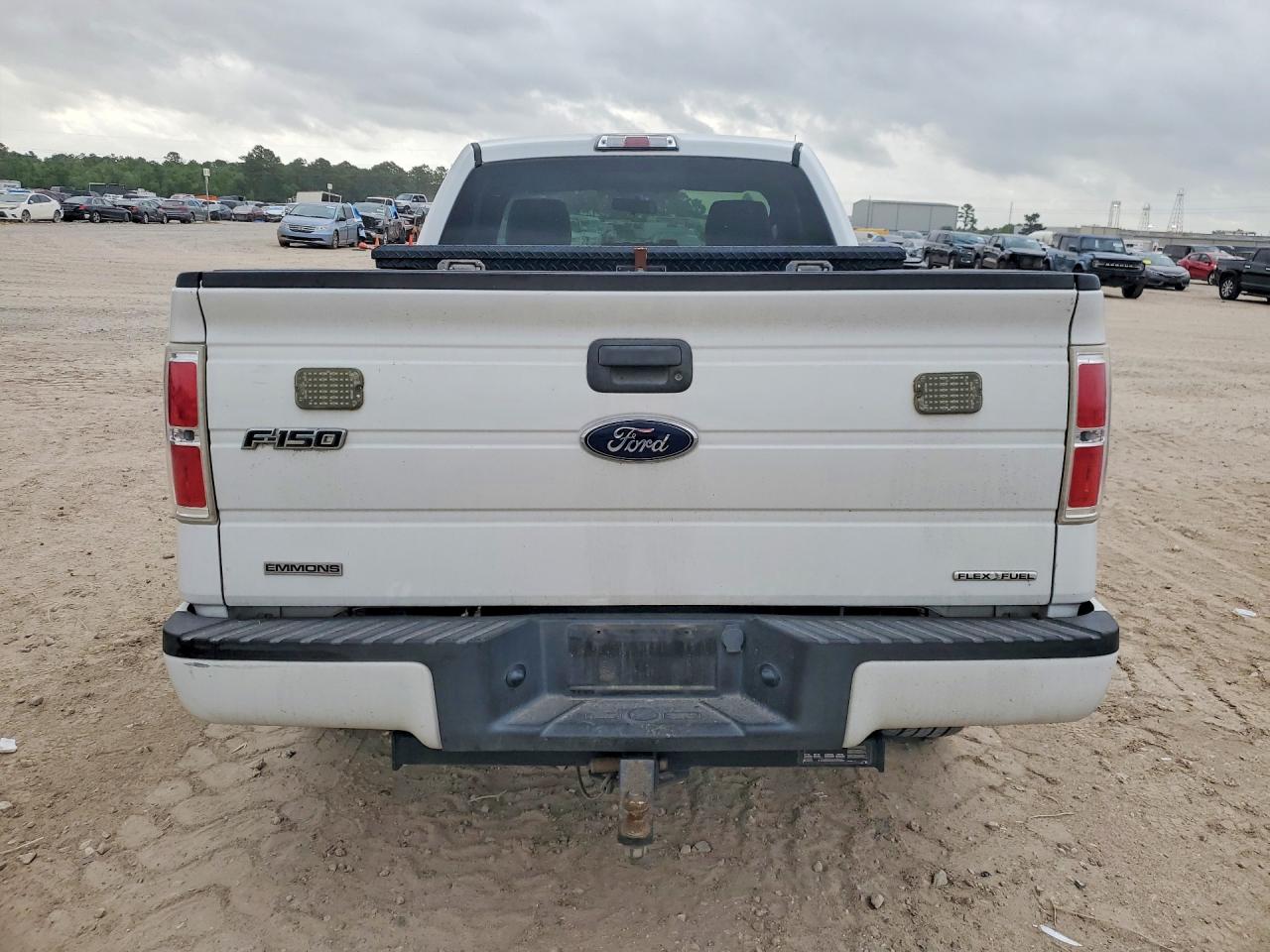 2011 Ford F150 White vin: 1FTMF1CM1BFC77597