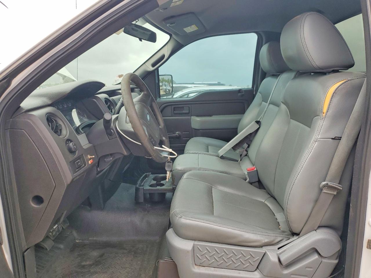 2011 Ford F150 White vin: 1FTMF1CM1BFC77597