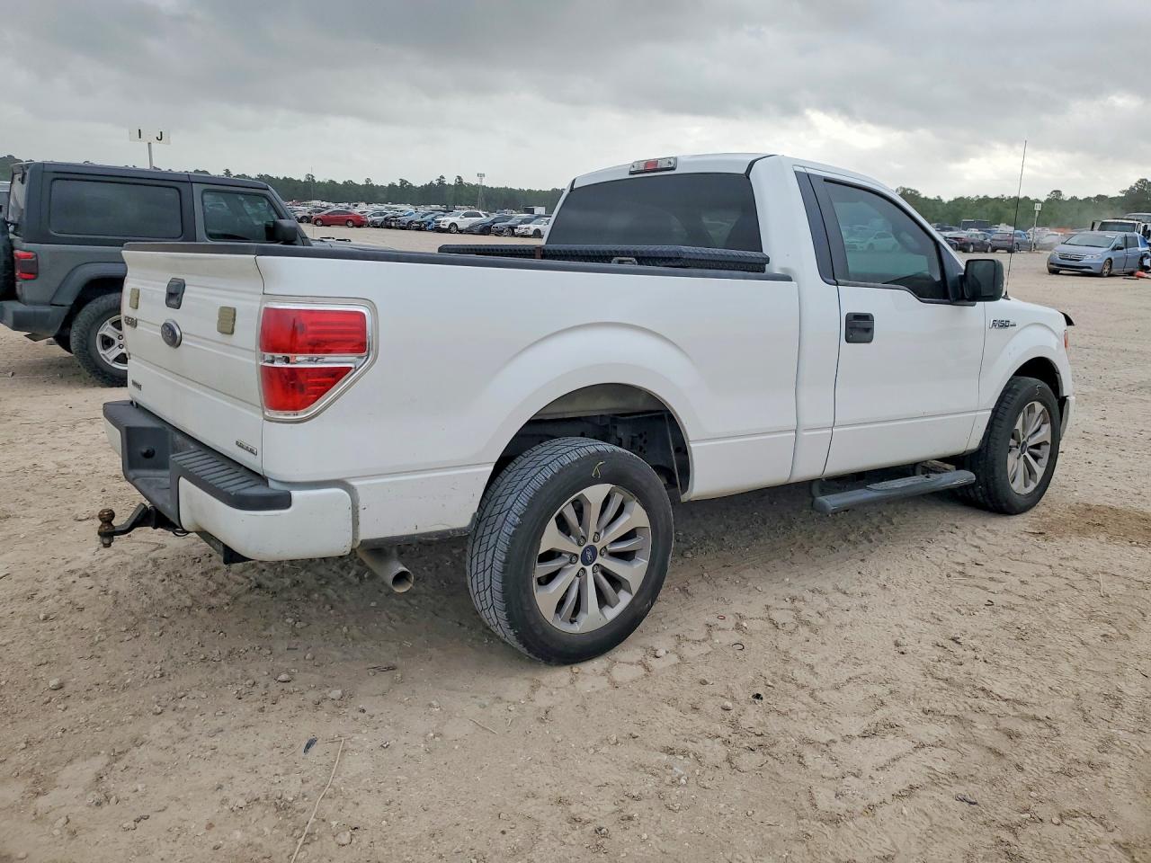 2011 Ford F150 White vin: 1FTMF1CM1BFC77597