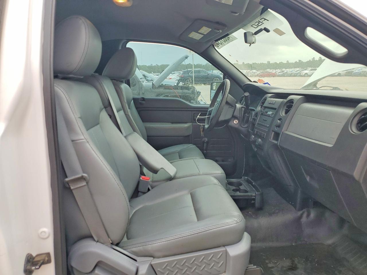 2011 Ford F150 White vin: 1FTMF1CM1BFC77597