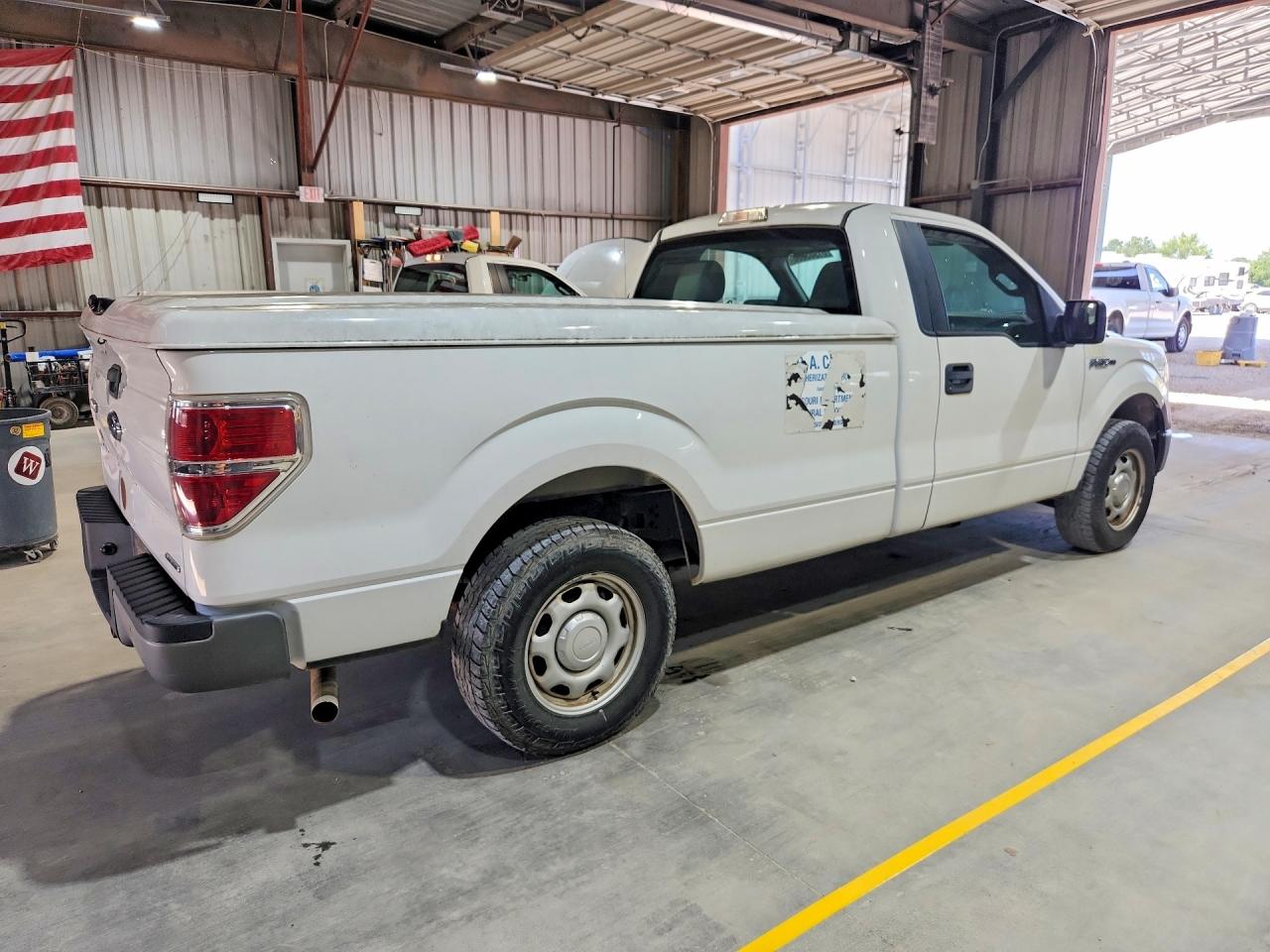 2011 Ford F150 White vin: 1FTMF1CM1BKD34646