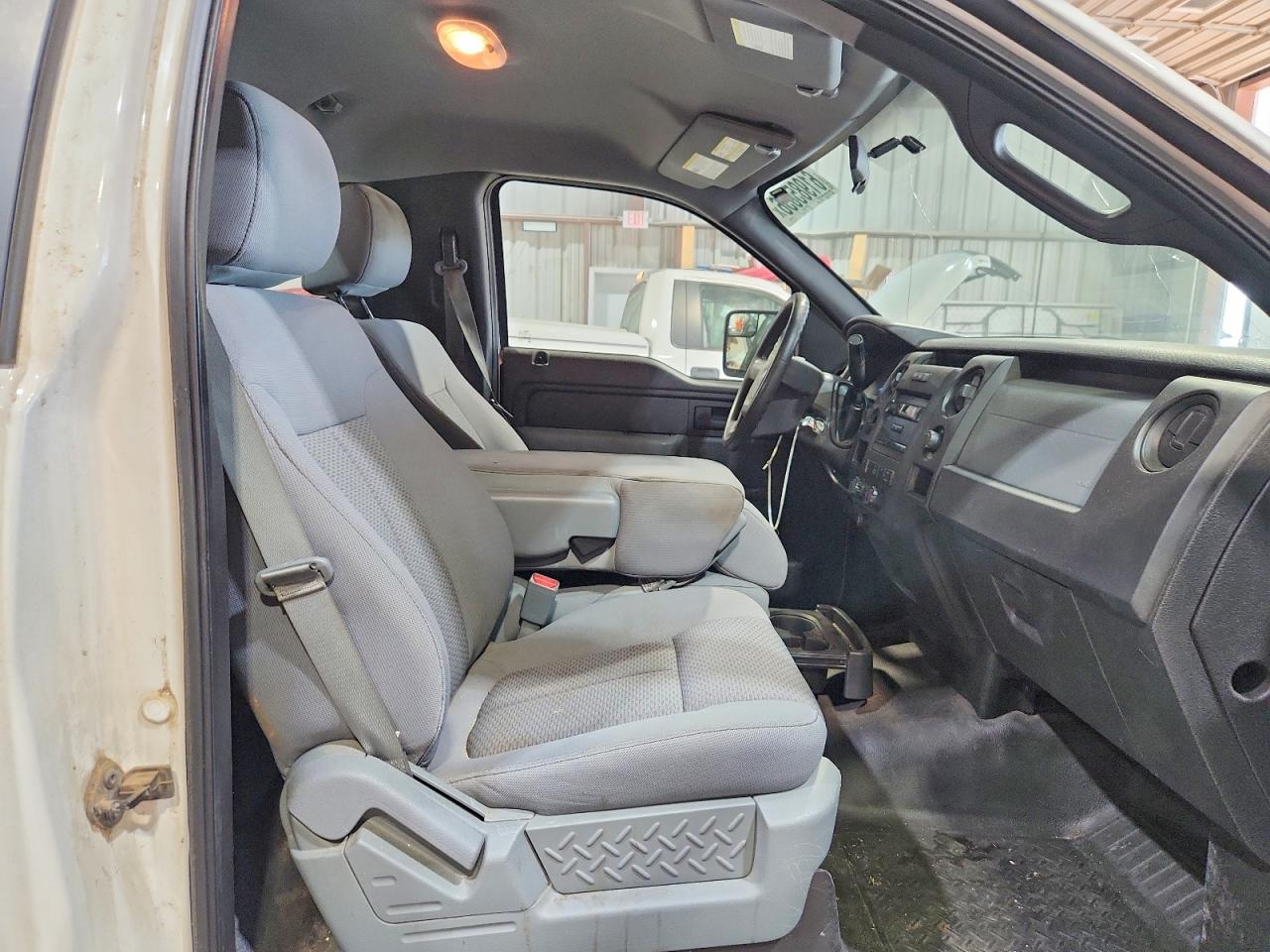 2011 Ford F150 White vin: 1FTMF1CM1BKD34646