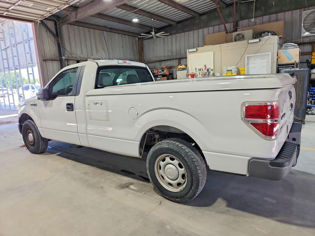 2011 Ford F150 White vin: 1FTMF1CM1BKD34646