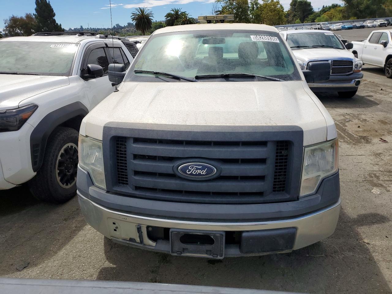 2012 Ford F150 White vin: 1FTMF1CM1CFC37571