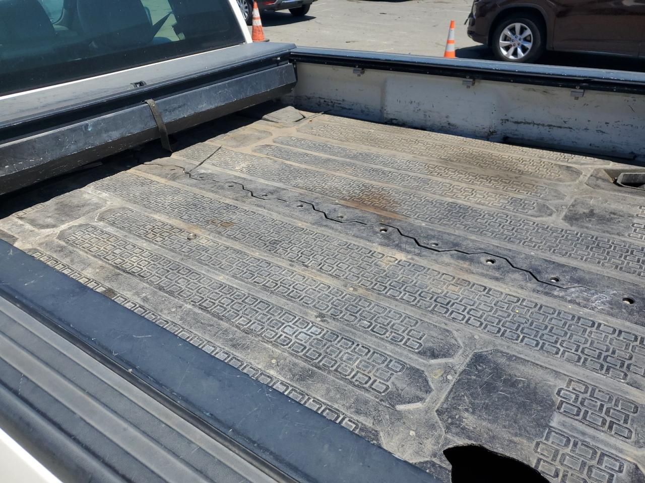 2012 Ford F150 White vin: 1FTMF1CM1CFC37571 Damage: Tonneau Cover, Aftermarket, Acceptable