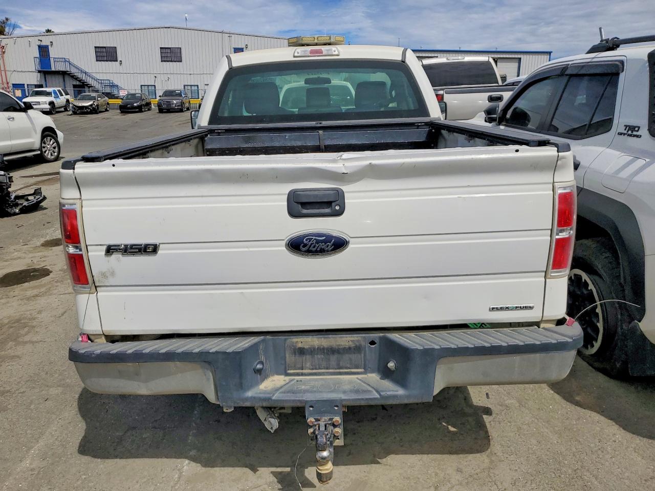2012 Ford F150 White vin: 1FTMF1CM1CFC37571
