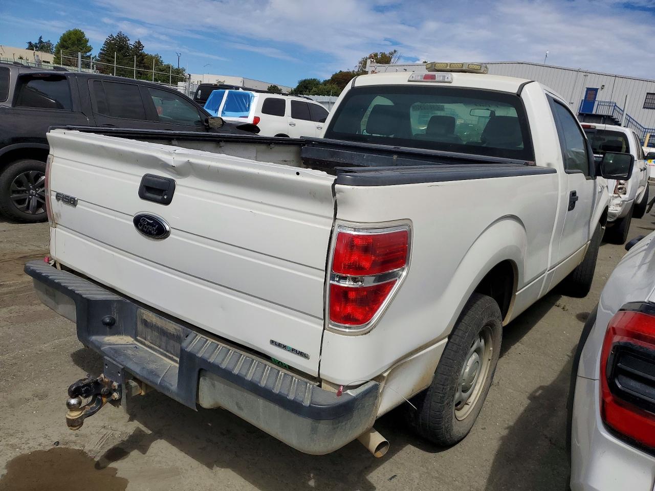 2012 Ford F150 White vin: 1FTMF1CM1CFC37571