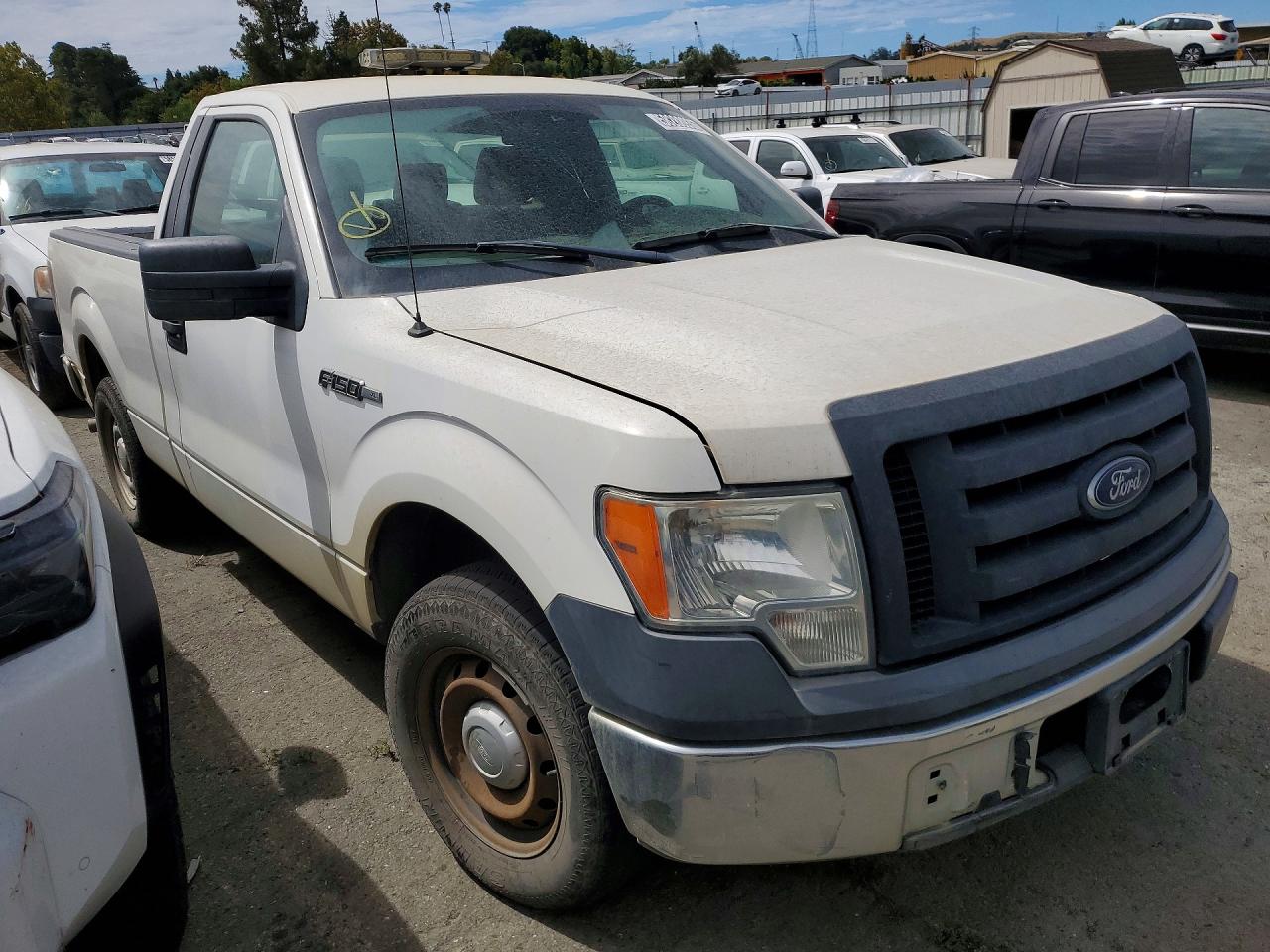 2012 Ford F150 White vin: 1FTMF1CM1CFC37571