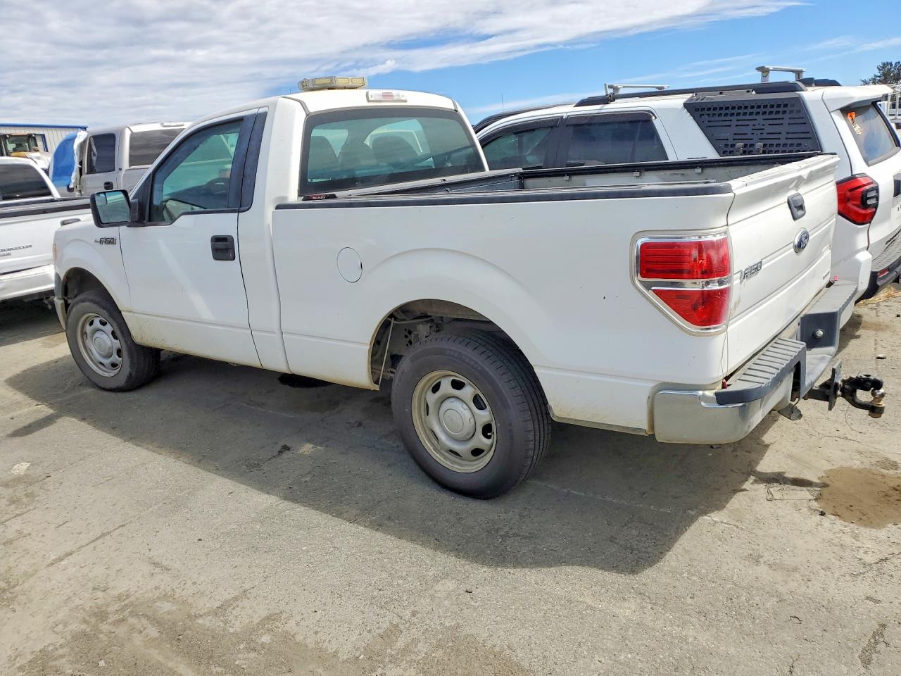 2012 Ford F150 White vin: 1FTMF1CM1CFC37571