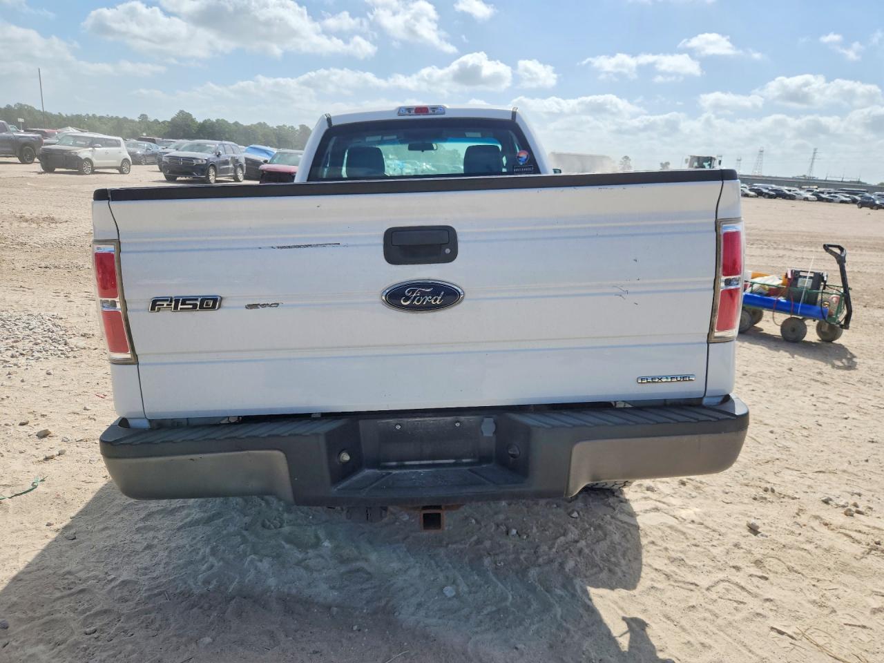 2012 Ford F150 White vin: 1FTMF1CM1CKE39530
