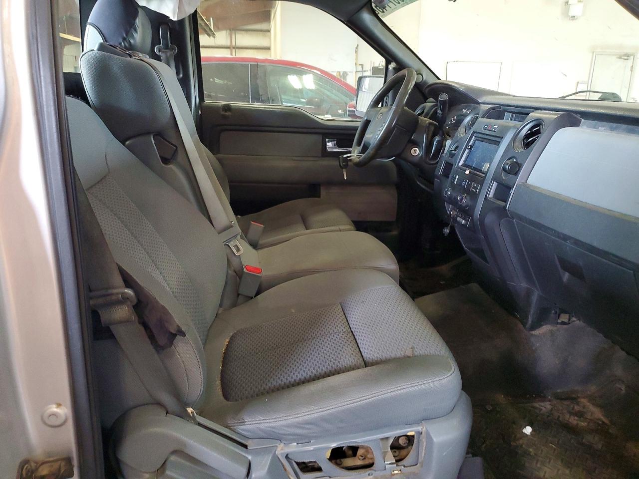 2013 Ford F150 Серебряный vin: 1FTMF1CM1DKE32806