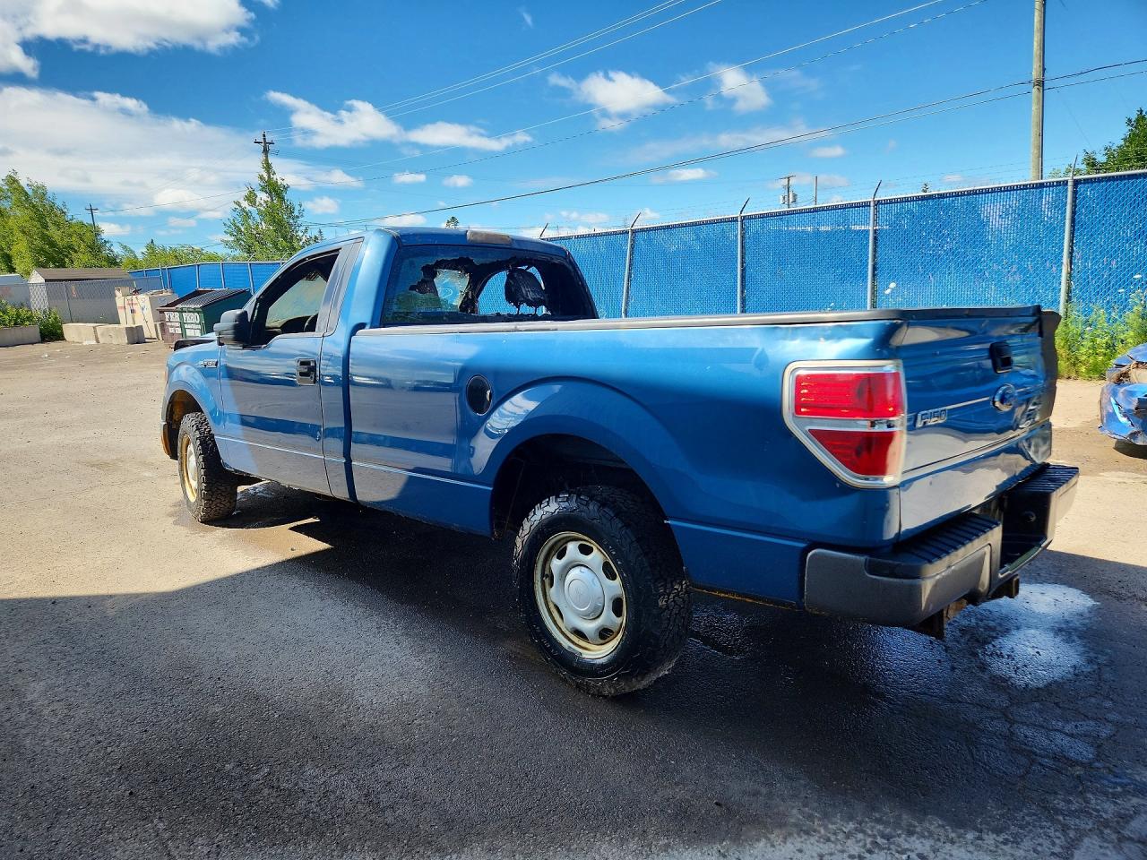 2013 Ford F150 Blue vin: 1FTMF1CM1DKF62018