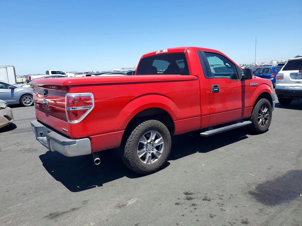 2014 Ford F150 Red vin: 1FTMF1CM1EKD54481