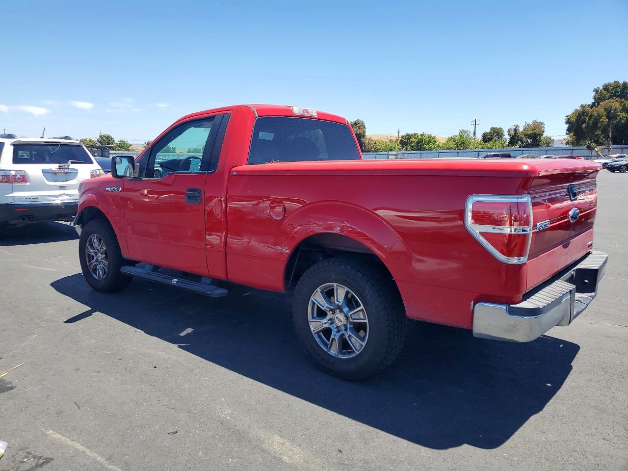 2014 Ford F150 Red vin: 1FTMF1CM1EKD54481