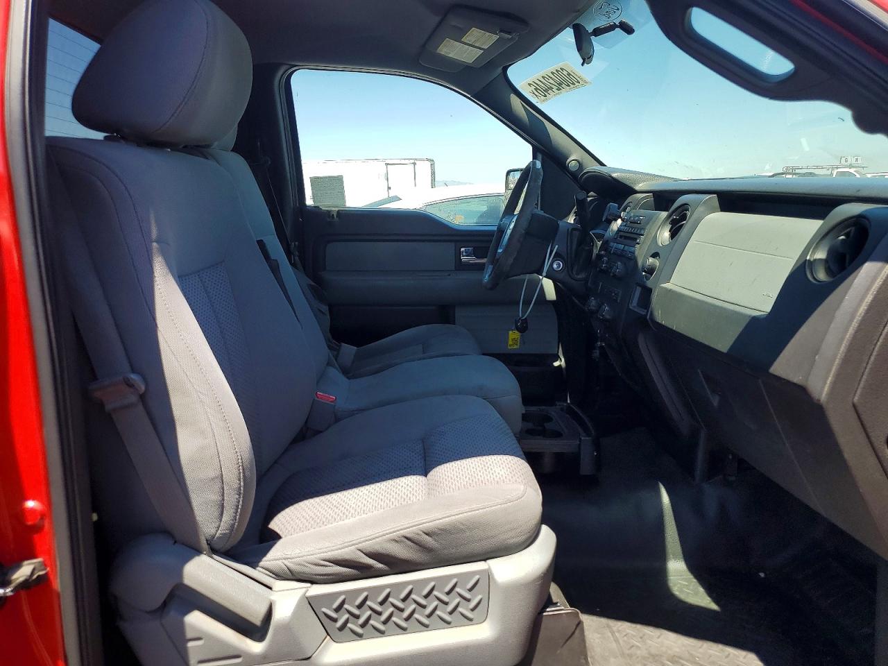 2014 Ford F150 Red vin: 1FTMF1CM1EKD54481