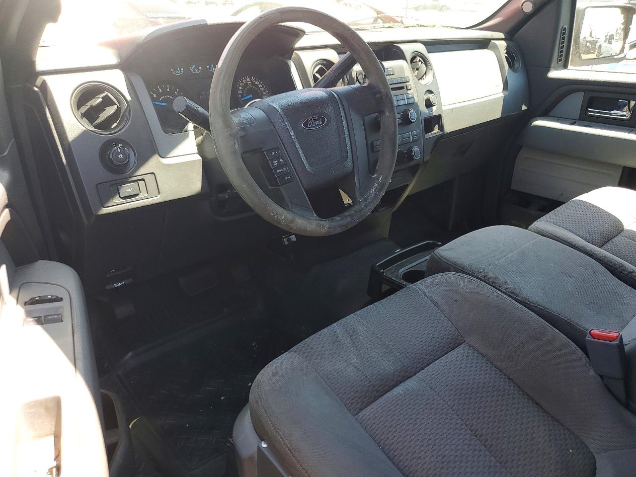 2014 Ford F150 Red vin: 1FTMF1CM1EKD54481