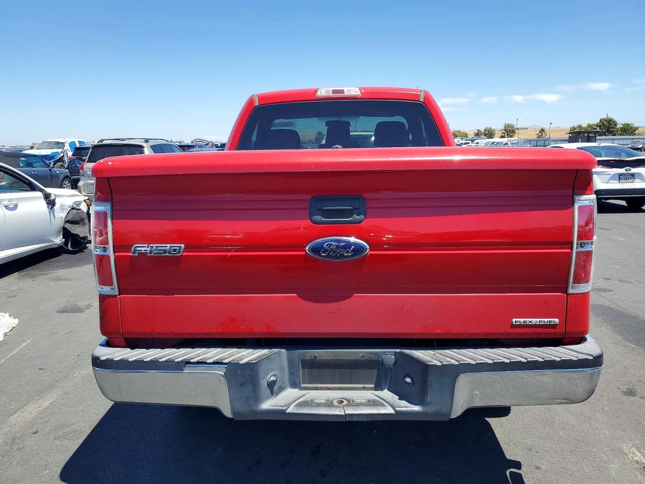 2014 Ford F150 Red vin: 1FTMF1CM1EKD54481