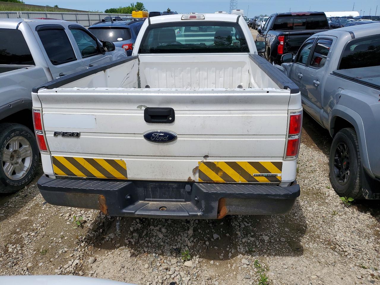 2014 Ford F150 Белый vin: 1FTMF1CM1EKD82796