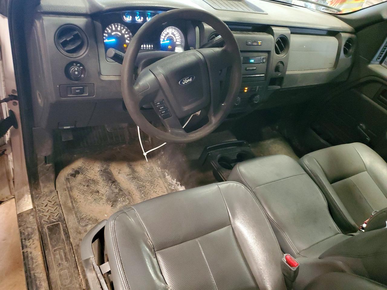 2014 Ford F150 Белый vin: 1FTMF1CM1EKD82796