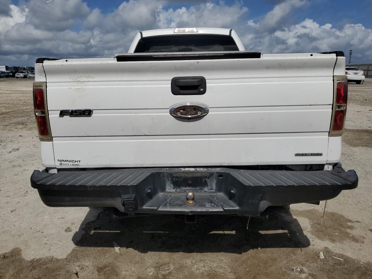 2014 Ford F150 Белый vin: 1FTMF1CM1EKF39582