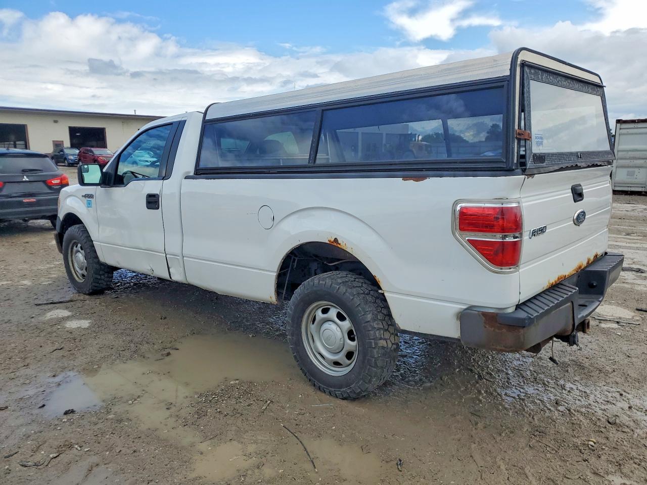 2011 Ford F150 White vin: 1FTMF1CM2BKD74122