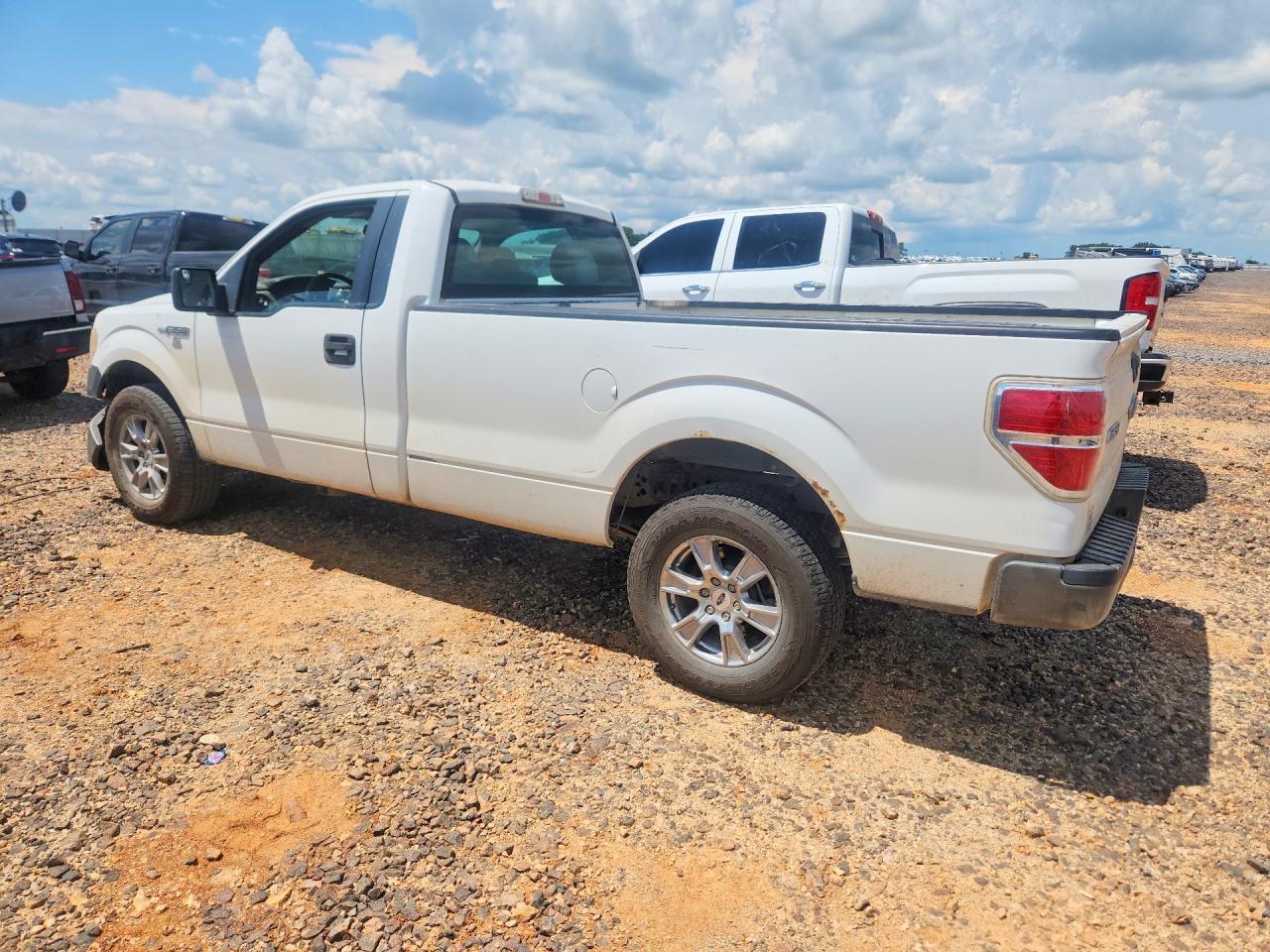 2012 Ford F150 White vin: 1FTMF1CM2CKE21084