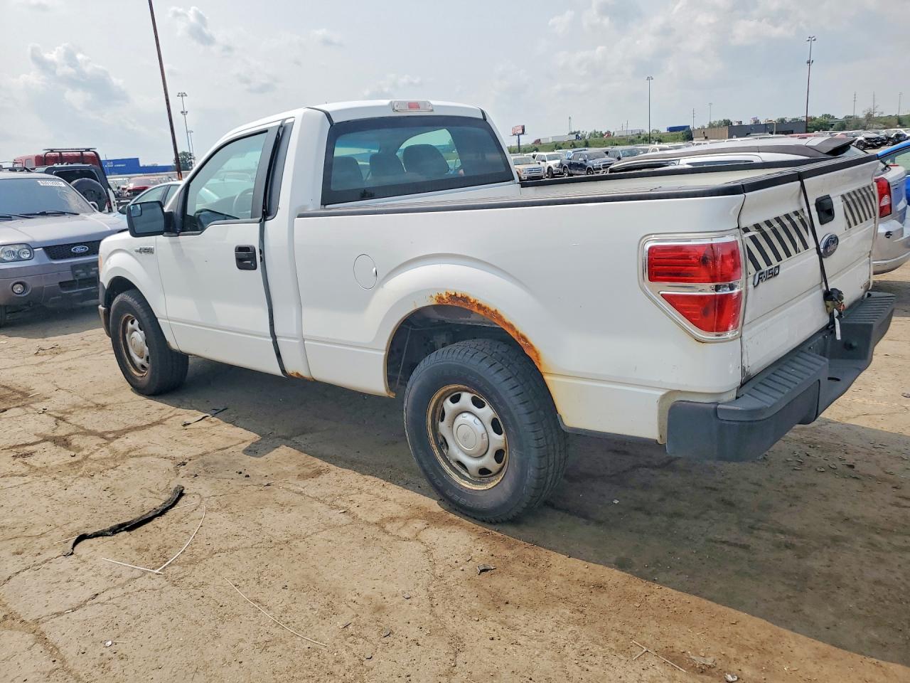 2014 Ford F150 Белый vin: 1FTMF1CM2EFB18186