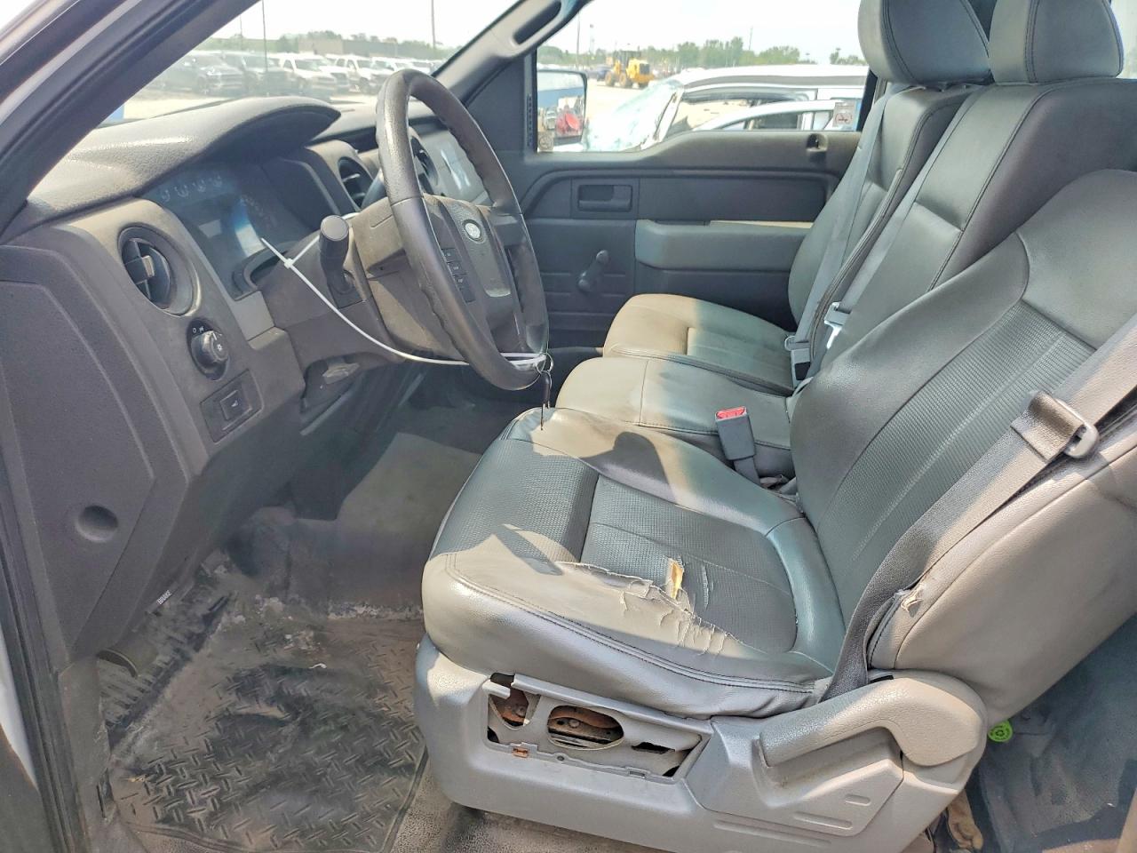 2014 Ford F150 Белый vin: 1FTMF1CM2EFB18186