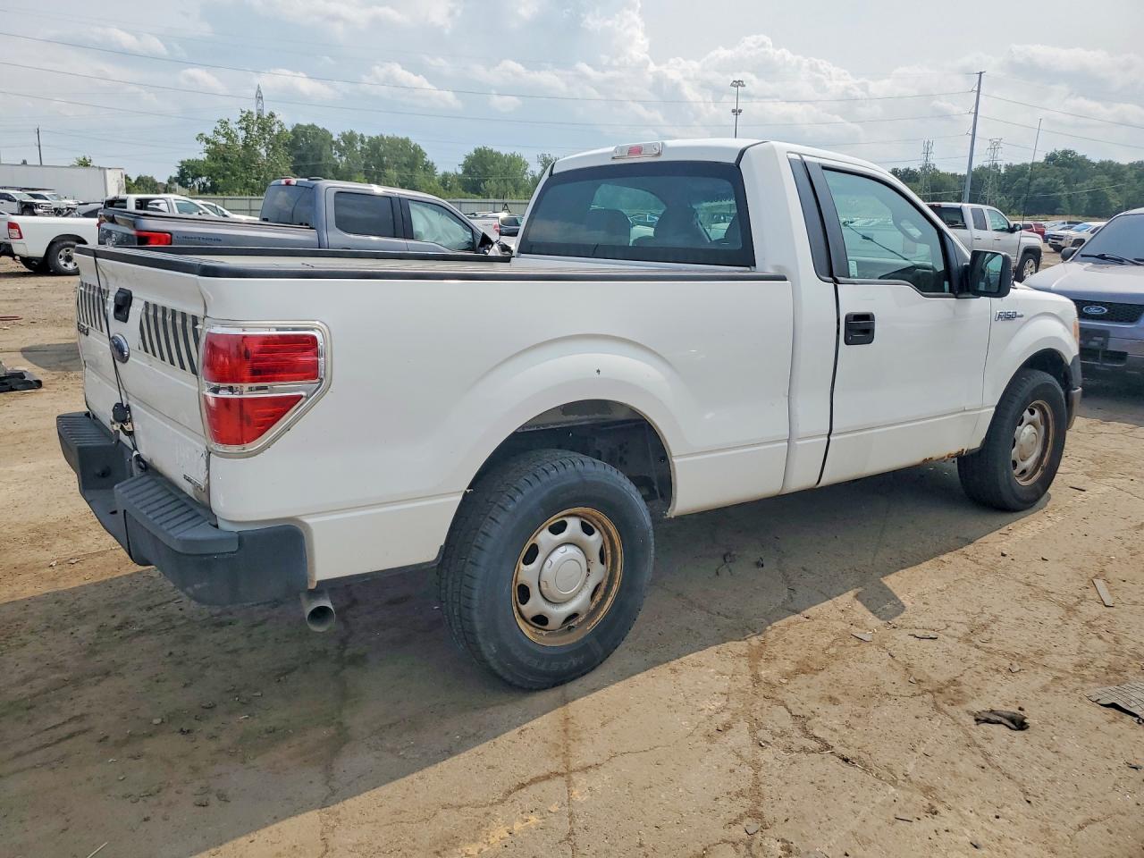 2014 Ford F150 Белый vin: 1FTMF1CM2EFB18186