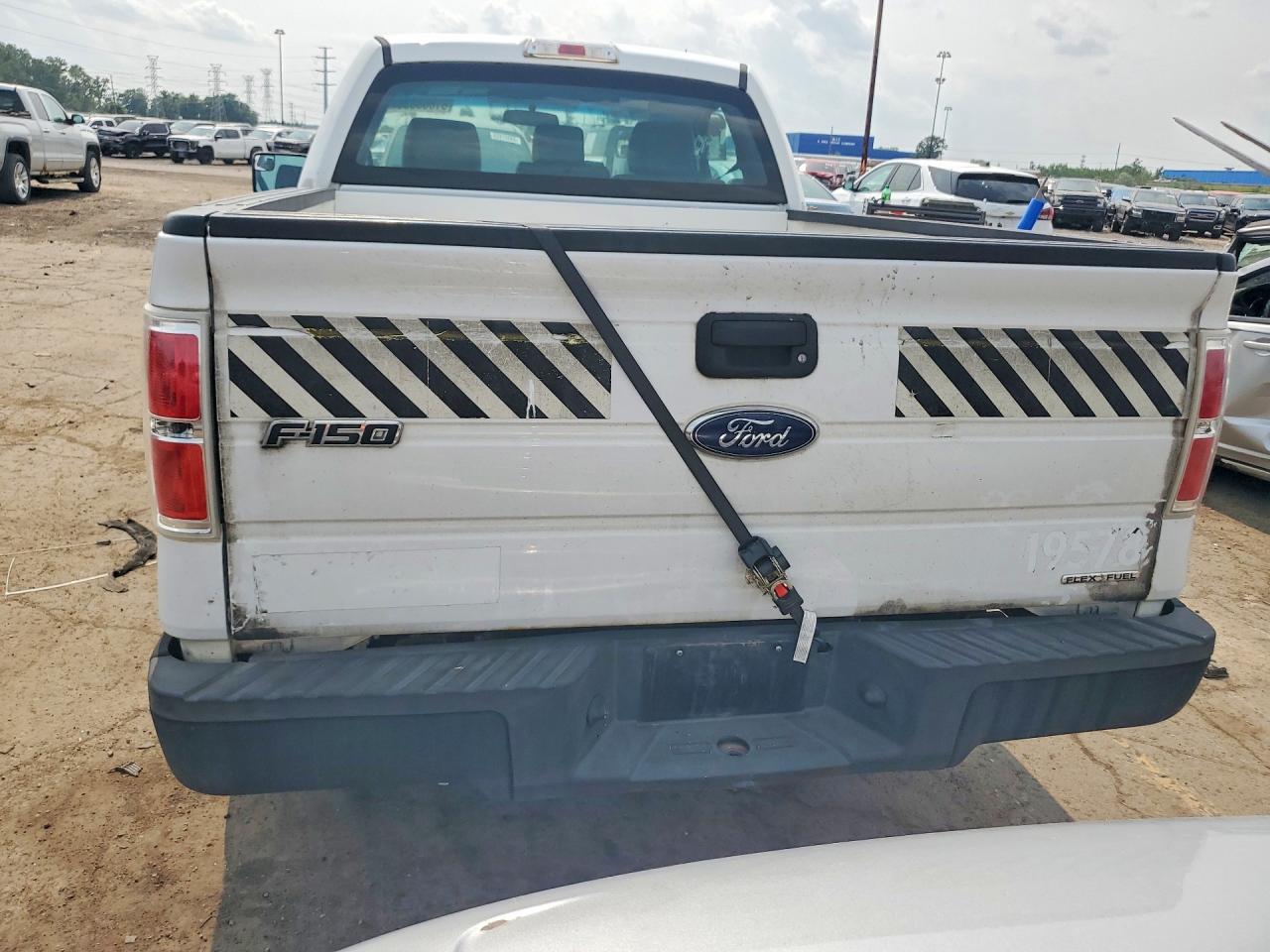 2014 Ford F150 Белый vin: 1FTMF1CM2EFB18186