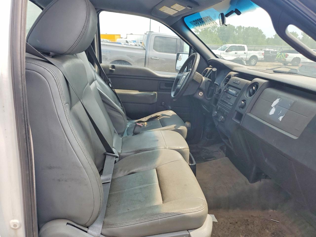 2014 Ford F150 Белый vin: 1FTMF1CM2EFB18186