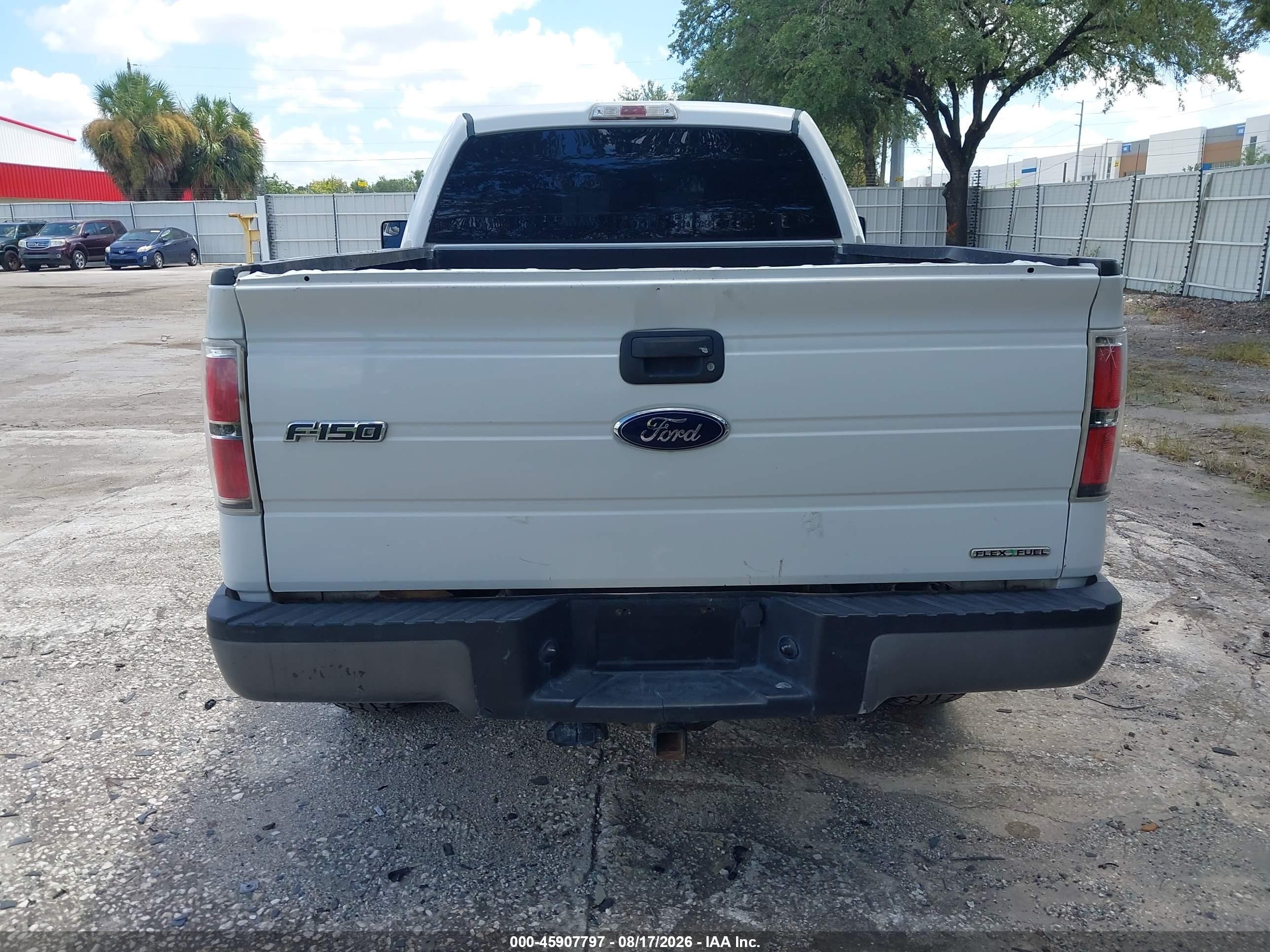 2014 Ford F-150 Xl White vin: 1FTMF1CM2EFC86216