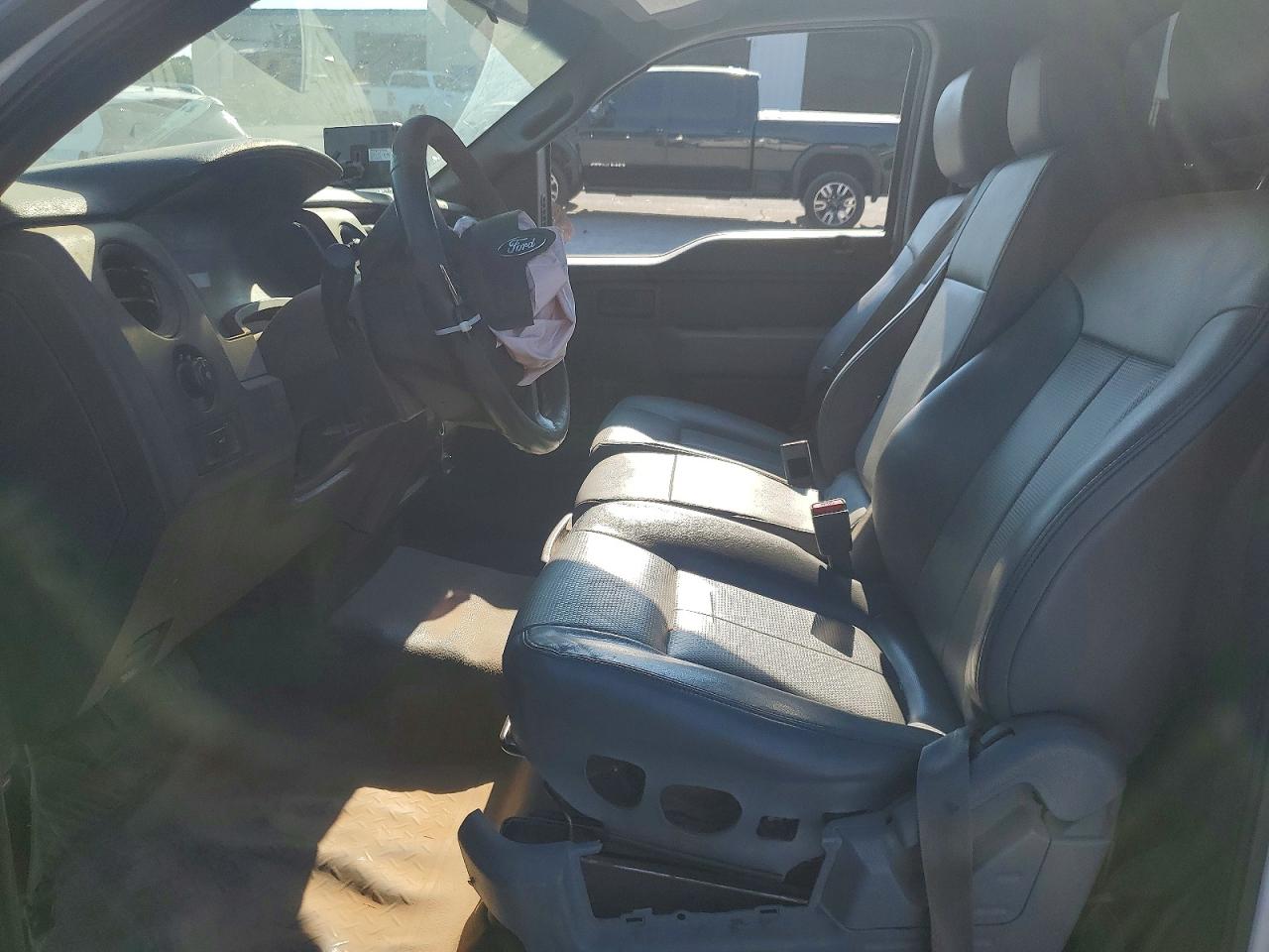 2014 Ford F150 White vin: 1FTMF1CM2EKG07016