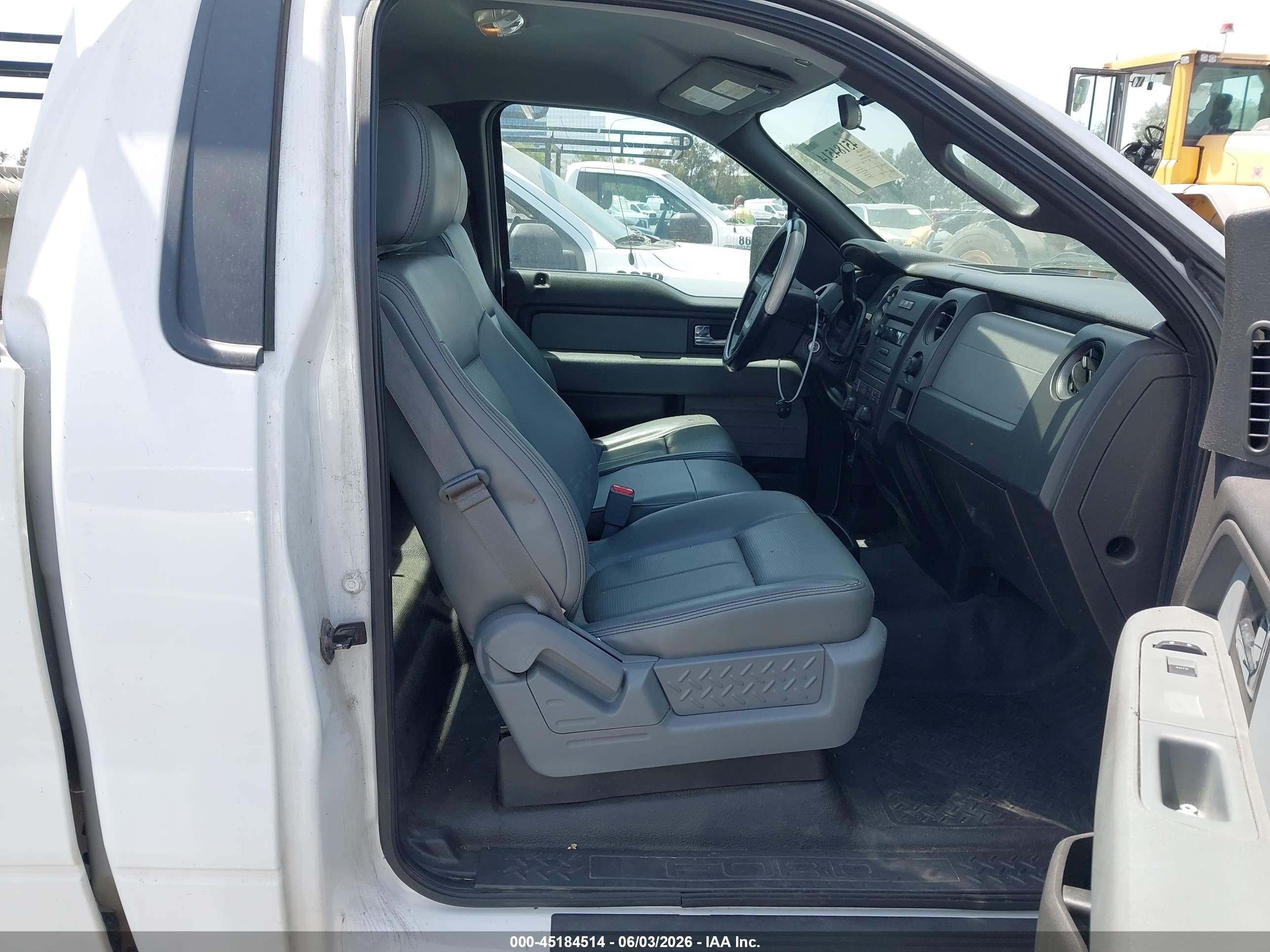 2014 Ford F-150 Xl White vin: 1FTMF1CM2EKG10479