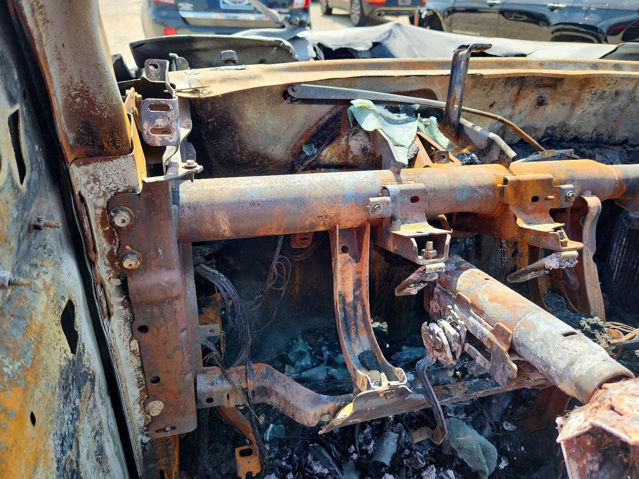 2011 Ford F150 Burn vin: 1FTMF1CM3BFB98562