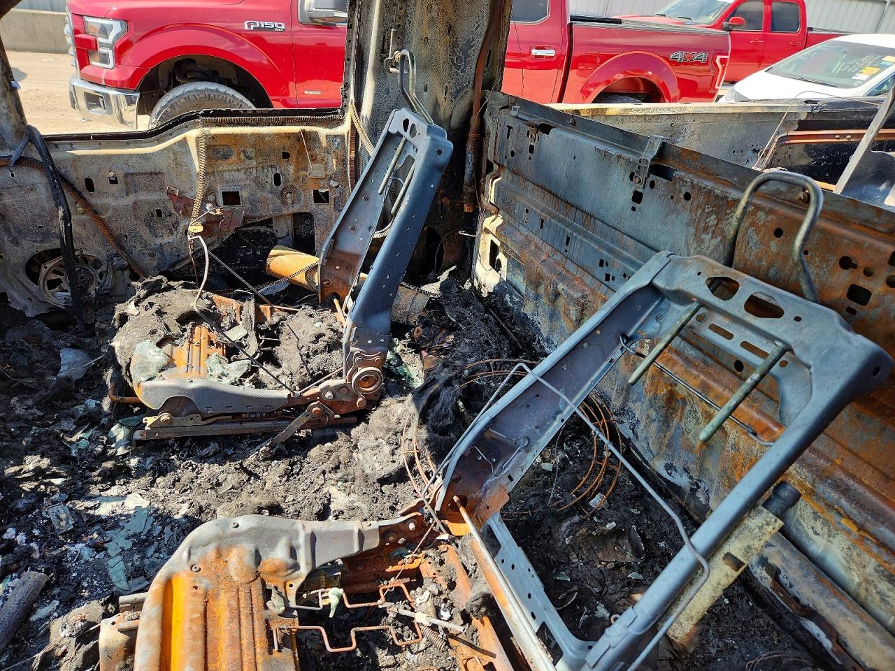 2011 Ford F150 Burn vin: 1FTMF1CM3BFB98562