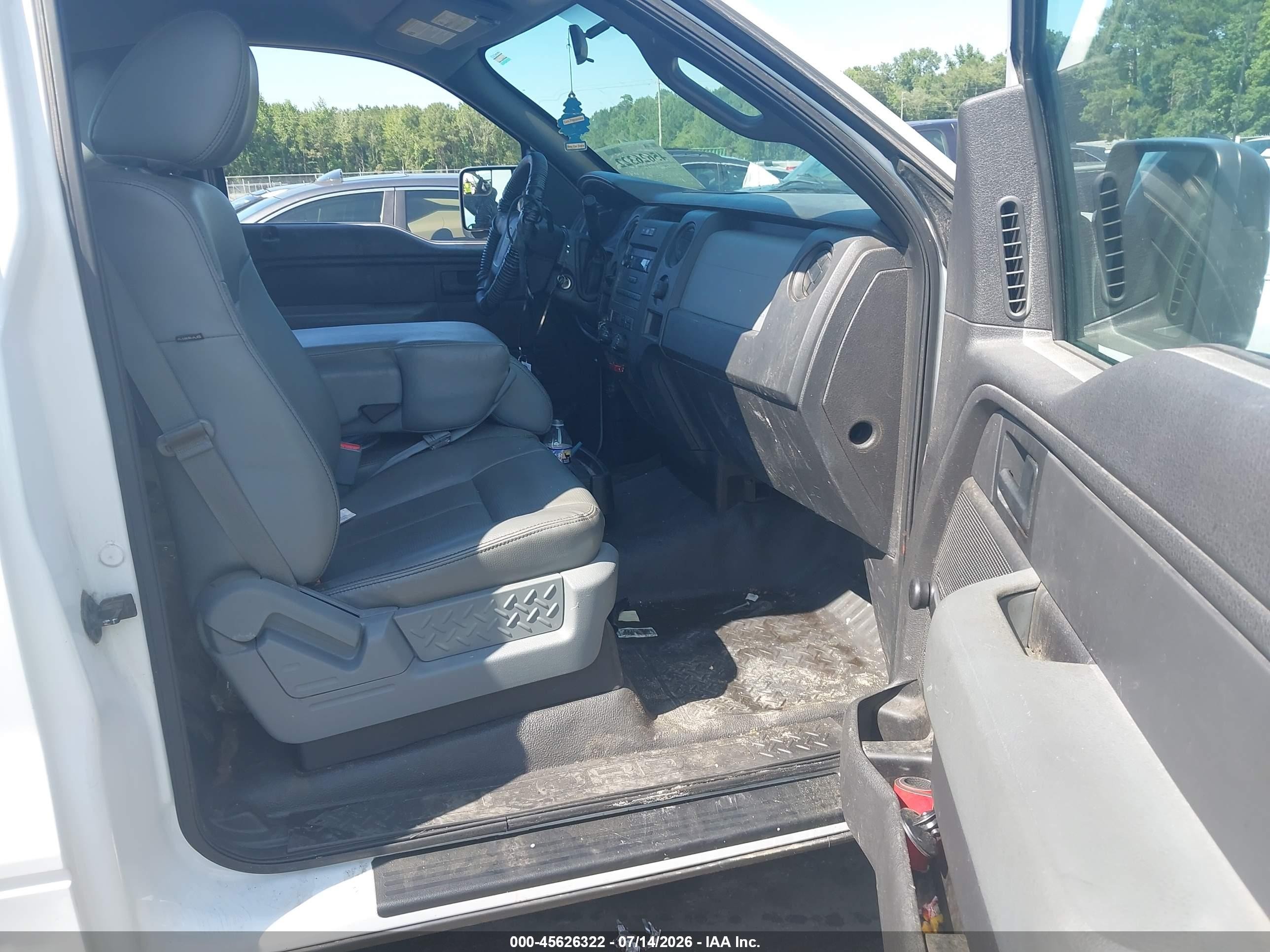 2013 Ford F-150 Xl White vin: 1FTMF1CM3DFC06453