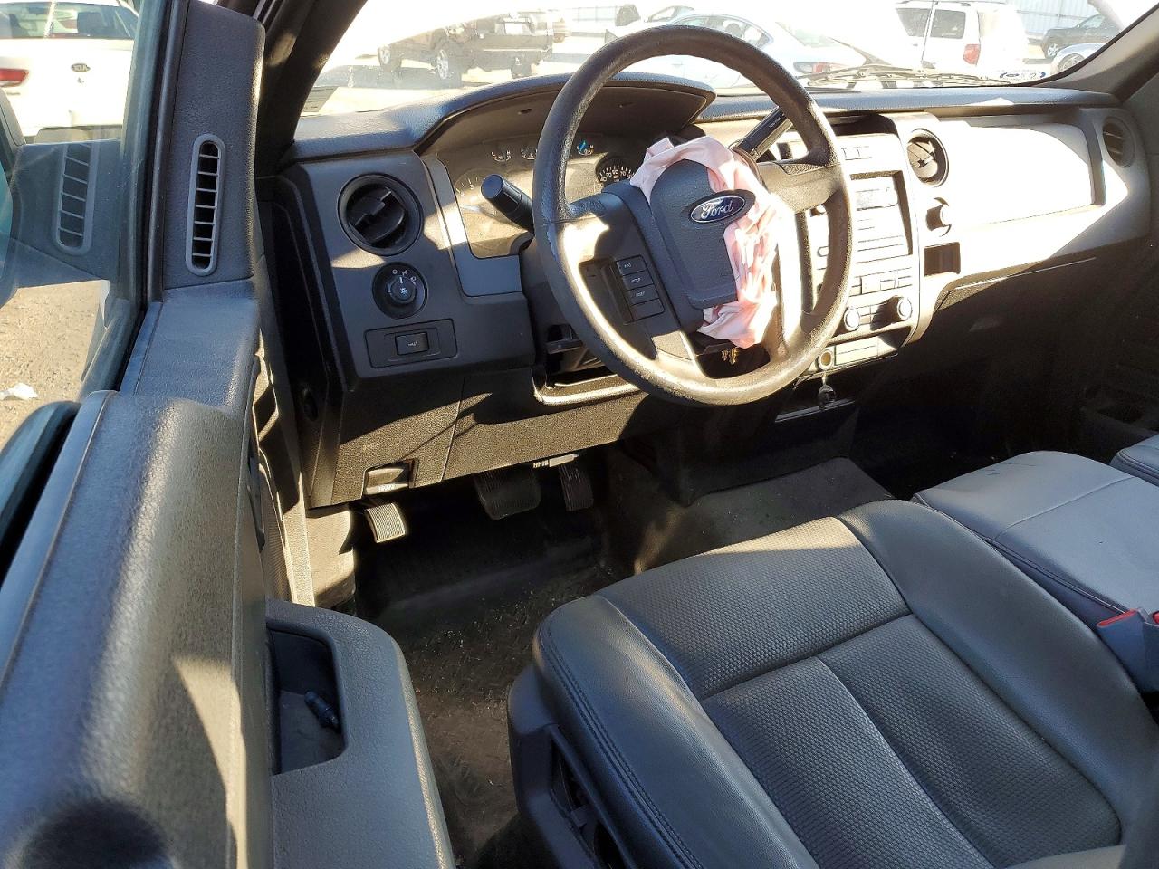 2014 Ford F150 White vin: 1FTMF1CM3EKF94387