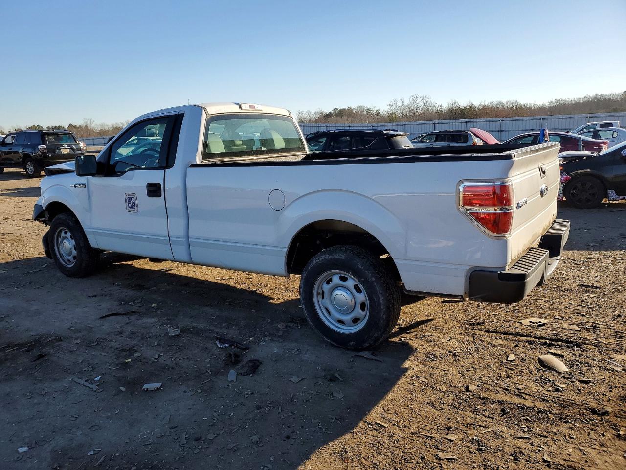 2014 Ford F150 White vin: 1FTMF1CM3EKF94387